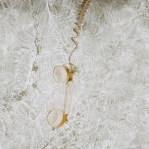 Fade - Fall In Love in the group MUSIK / CD-Maxi / Pop-Rock at Bengans Skivbutik AB (3307653)