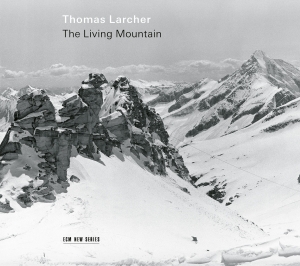 Thomas Larcher - The Living Mountain in the group OUR PICKS / Christmas gift tip CD at Bengans Skivbutik AB (4313300)