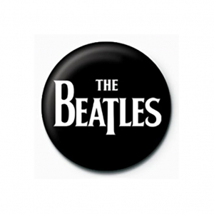 The Beatles  - White Logo Pinbadge in the group MERCHANDISE / Merch / Pop-Rock at Bengans Skivbutik AB (5556242)