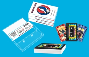 Grateful Dead - Grateful Dead Cassette Playing Cards in the group OUR PICKS / Friday Releases / Friday the 25th october 2024 at Bengans Skivbutik AB (5569325)