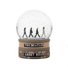 The Beatles - The Beatles (Abbey Road) Boxed Snow Globe (65Mm) in the group MERCHANDISE / Merch / Importnyheter / Pop-Rock at Bengans Skivbutik AB (5570783)