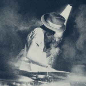 Jones Keziah - Alive & Kicking - Live in the group CD / Pop-Rock at Bengans Skivbutik AB (5575195)