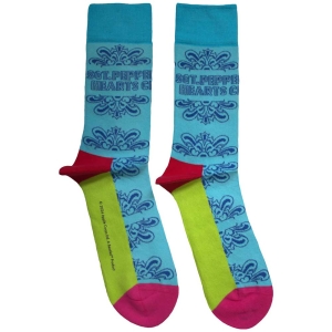 Beatles - Sgt Pepper Text Outlines Uni Lht Blue Socks in the group MERCHANDISE / / at Bengans Skivbutik AB (5583643)
